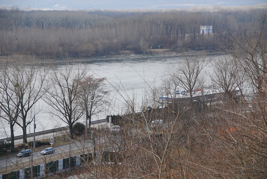 DSC_8551.JPG - Hier haben wir bernachtet: Unser Hotelschiff auf der Donau.