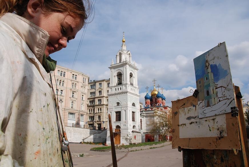DSC_0593.JPG - Tanja, Kunststudentin aus Moskau, bei ihrer Hausaufgabe.