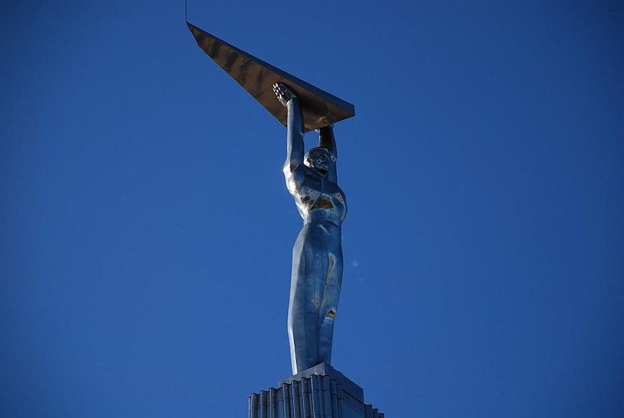 DSC_4510.JPG - ...vom Denkmal für die luftkosmische Industrie, die auch u.a. die Sojus-Raketen gebaut hat.