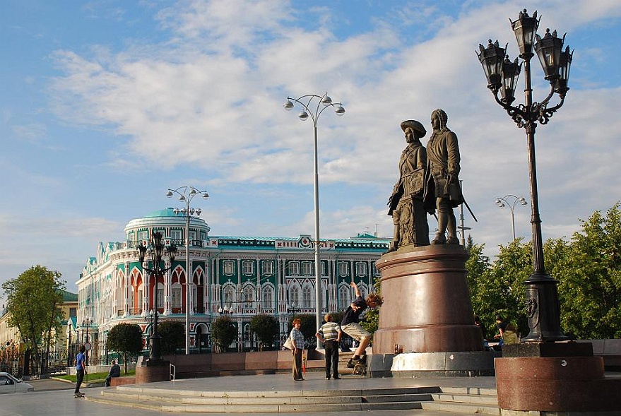 DSC_2677.JPG - Der Regierungspalast in Ekaterinburg wurde renoviert.