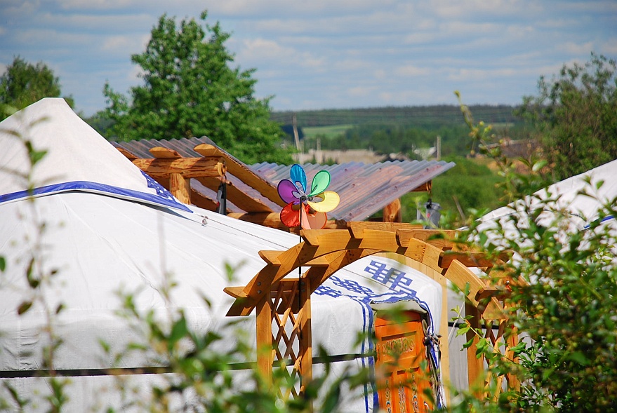 DSC_1178.JPG - Blick auf die Jurten